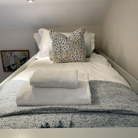 Holly Cottage, 2, Northbrook Park, Farnham-Up To 6 Adults Exterior foto