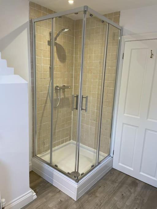 Holly Cottage, 2, Northbrook Park, Farnham-Up To 6 Adults Exterior foto