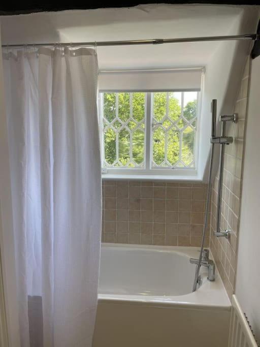 Holly Cottage, 2, Northbrook Park, Farnham-Up To 6 Adults Exterior foto