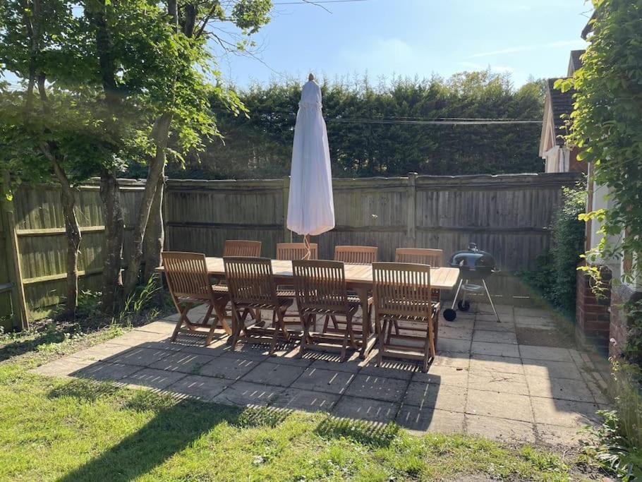 Holly Cottage, 2, Northbrook Park, Farnham-Up To 6 Adults Exterior foto
